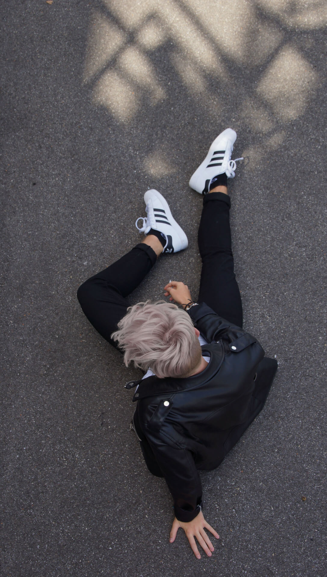 adidas superstar black outfit
